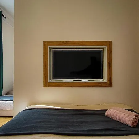 Smaragd Apartamento *